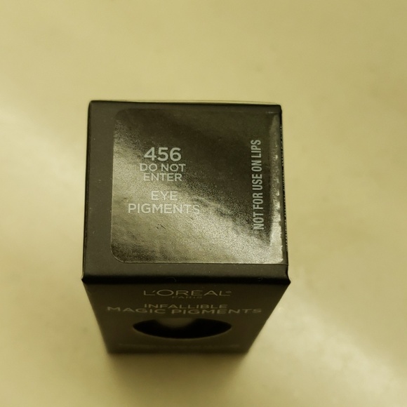 Eyeshadow - Picture 2 of 3